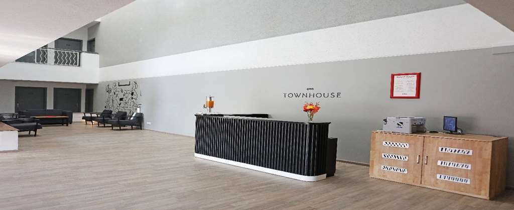 Oyo Townhouse 027 Sector 15 Gurgaon Hotel Съоръжения снимка